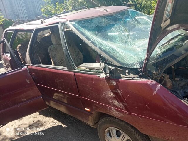 Красный Рено Эспейс, объемом двигателя 2.3 л и пробегом 230 тыс. км за 593 $, фото 2 на Automoto.ua