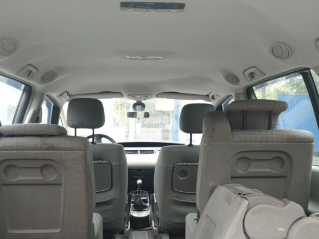 Красный Рено Эспейс, объемом двигателя 2 л и пробегом 350 тыс. км за 2381 $, фото 5 на Automoto.ua