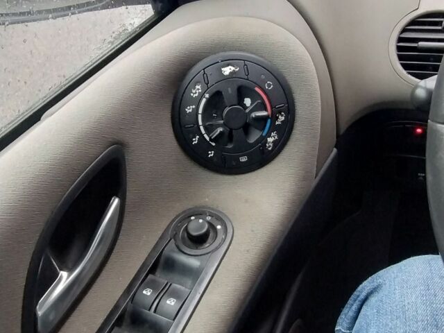 Красный Рено Эспейс, объемом двигателя 2 л и пробегом 350 тыс. км за 2381 $, фото 11 на Automoto.ua