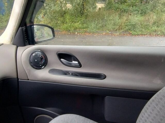 Красный Рено Эспейс, объемом двигателя 2 л и пробегом 350 тыс. км за 2381 $, фото 12 на Automoto.ua