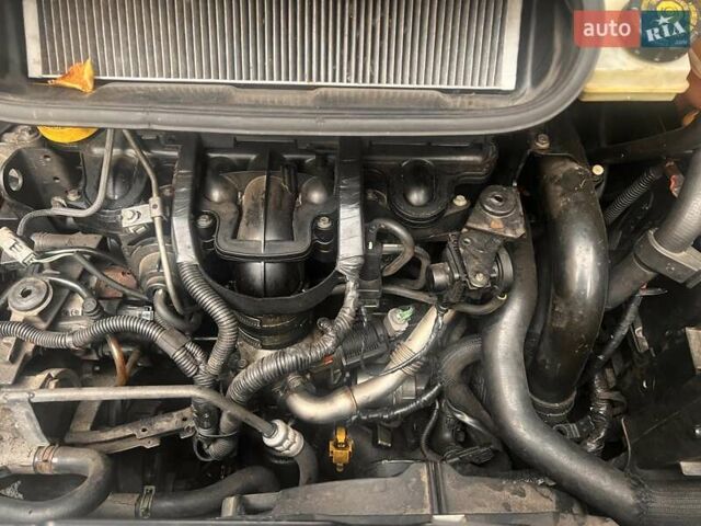 Красный Рено Эспейс, объемом двигателя 2.2 л и пробегом 387 тыс. км за 3600 $, фото 6 на Automoto.ua