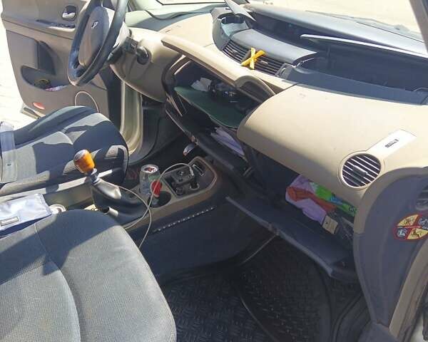Рено Эспейс, объемом двигателя 1.9 л и пробегом 380 тыс. км за 2500 $, фото 7 на Automoto.ua
