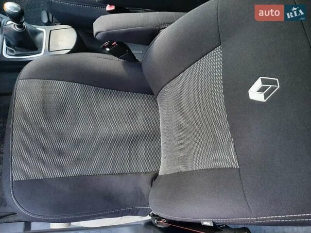 Рено Эспейс, объемом двигателя 2 л и пробегом 204 тыс. км за 7500 $, фото 15 на Automoto.ua