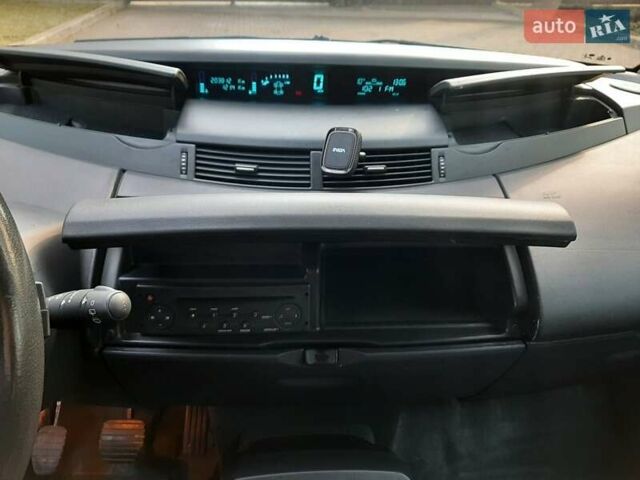 Рено Эспейс, объемом двигателя 2 л и пробегом 204 тыс. км за 7500 $, фото 12 на Automoto.ua