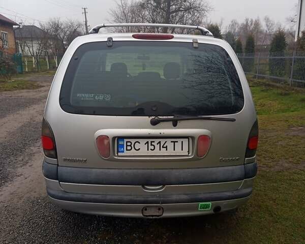 Серый Рено Эспейс, объемом двигателя 2 л и пробегом 239 тыс. км за 2000 $, фото 5 на Automoto.ua