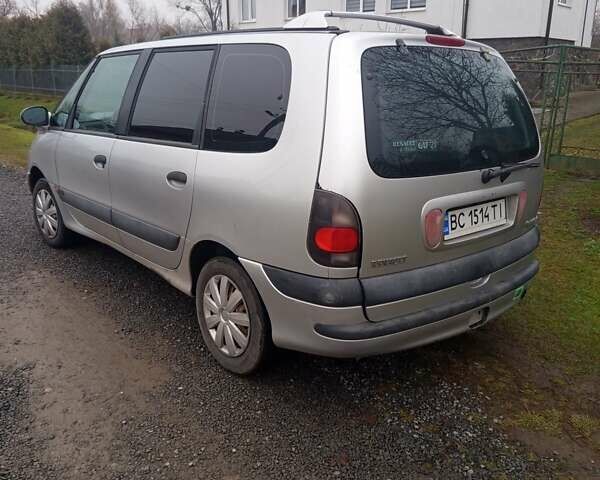 Серый Рено Эспейс, объемом двигателя 2 л и пробегом 239 тыс. км за 2000 $, фото 3 на Automoto.ua