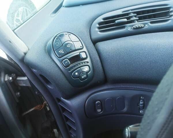 Сірий Рено Еспейс, об'ємом двигуна 2 л та пробігом 380 тис. км за 4100 $, фото 8 на Automoto.ua