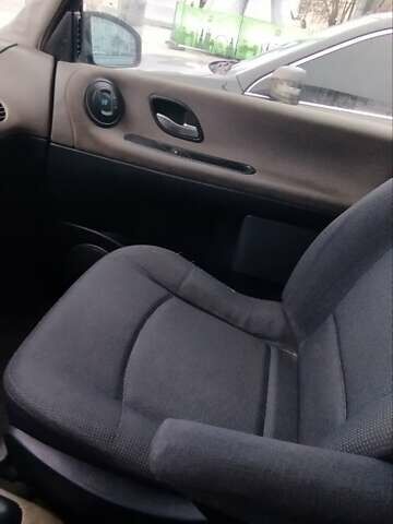 Серый Рено Эспейс, объемом двигателя 2 л и пробегом 267 тыс. км за 4500 $, фото 16 на Automoto.ua