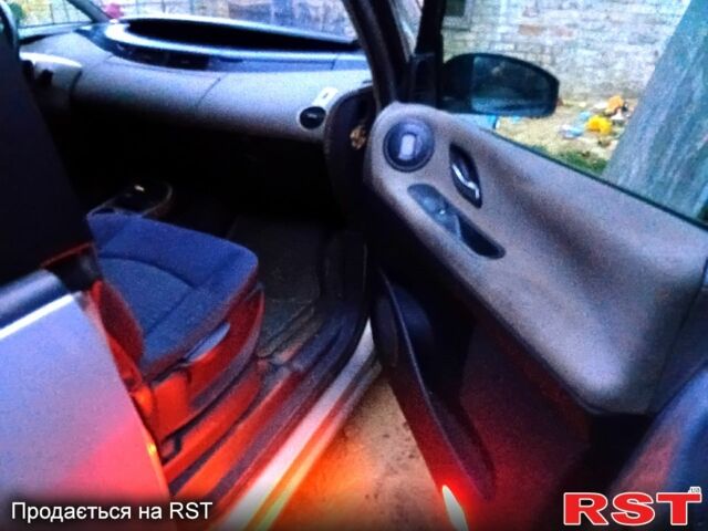 Серый Рено Эспейс, объемом двигателя 2.2 л и пробегом 296 тыс. км за 5000 $, фото 5 на Automoto.ua