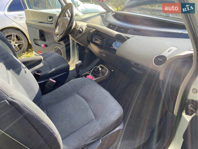 Рено Еспейс 2003 у Хмельницькому на Automoto.ua Сірий Рено Еспейс, об'ємом двигуна 2.19 л та пробігом 557 тис. км за 4500 $, фото 16 на Automoto.ua