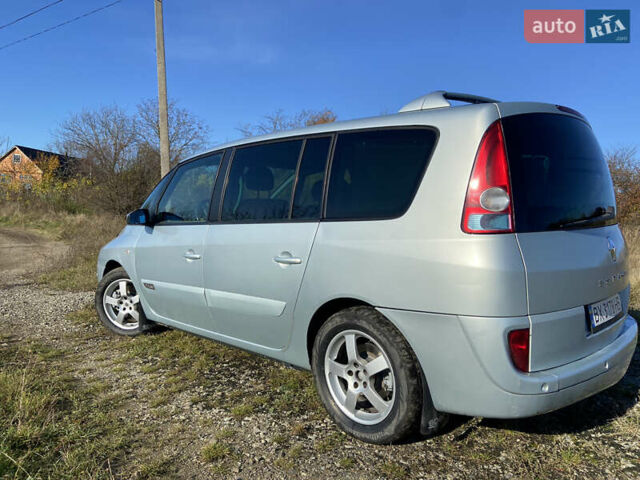 Рено Еспейс 2003 у Хмельницькому на Automoto.ua Сірий Рено Еспейс, об'ємом двигуна 2.19 л та пробігом 557 тис. км за 4500 $, фото 2 на Automoto.ua