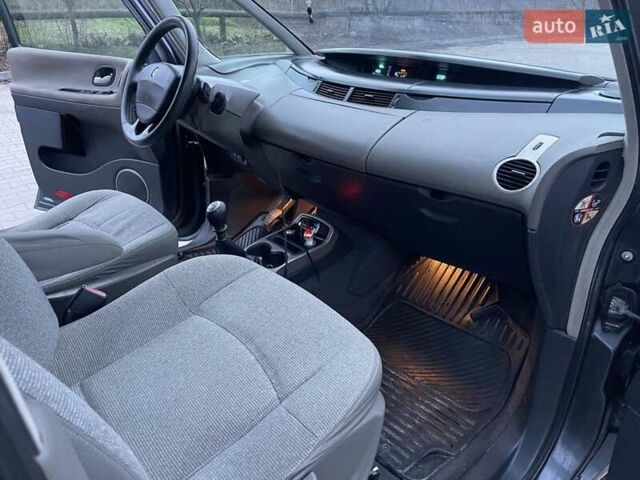 Серый Рено Эспейс, объемом двигателя 2.2 л и пробегом 280 тыс. км за 2999 $, фото 17 на Automoto.ua