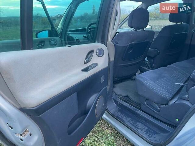 Серый Рено Эспейс, объемом двигателя 2.2 л и пробегом 212 тыс. км за 3800 $, фото 18 на Automoto.ua