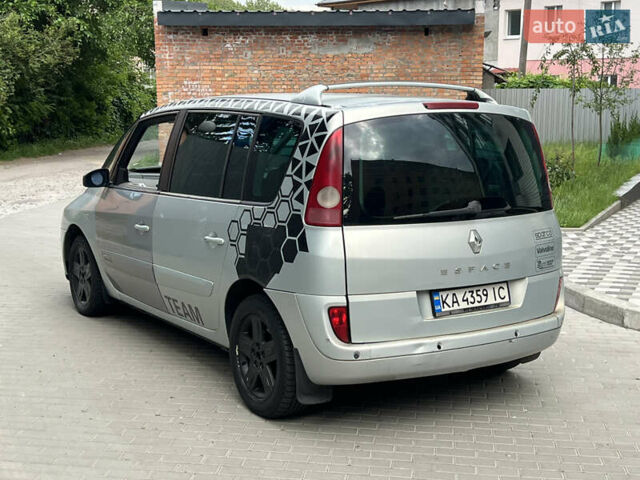 Серый Рено Эспейс, объемом двигателя 2.2 л и пробегом 248 тыс. км за 2400 $, фото 3 на Automoto.ua