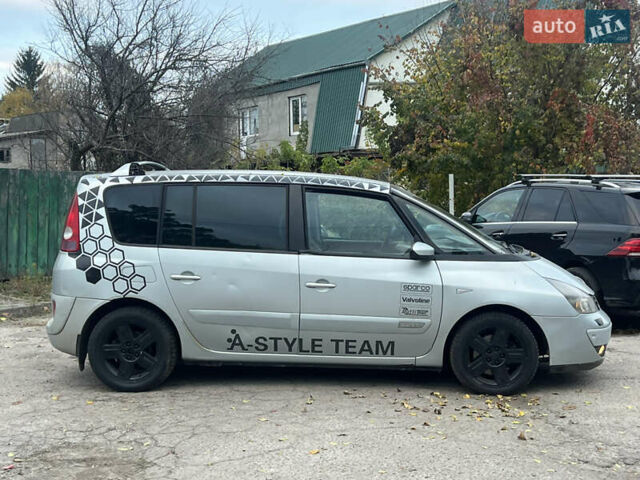 Рено Эспейс 2003 в Белой Церкве на Automoto.ua Серый Рено Эспейс, объемом двигателя 2.2 л и пробегом 275 тыс. км за 2600 $, фото 3 на Automoto.ua