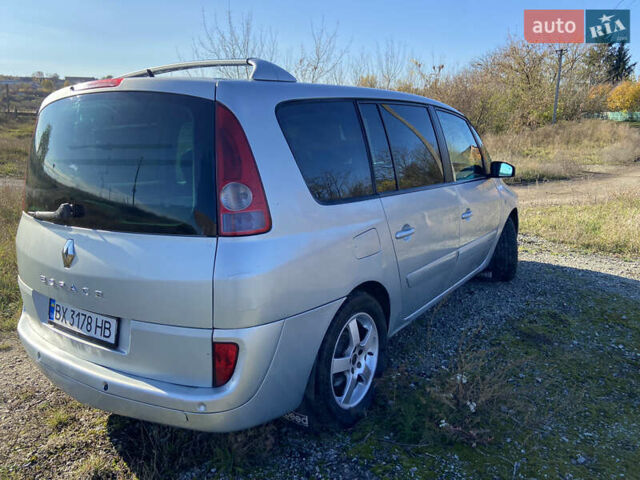 Рено Еспейс 2003 у Хмельницькому на Automoto.ua Сірий Рено Еспейс, об'ємом двигуна 2.19 л та пробігом 557 тис. км за 4500 $, фото 4 на Automoto.ua