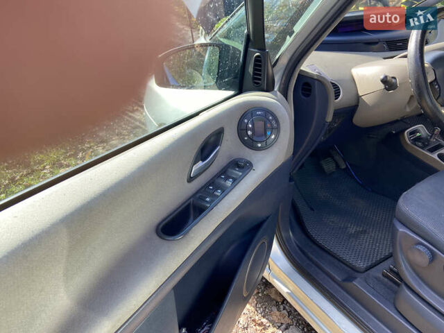 Рено Еспейс 2003 у Хмельницькому на Automoto.ua Сірий Рено Еспейс, об'ємом двигуна 2.19 л та пробігом 557 тис. км за 4500 $, фото 14 на Automoto.ua