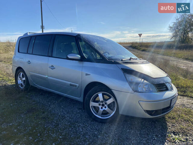 Рено Еспейс 2003 у Хмельницькому на Automoto.ua Сірий Рено Еспейс, об'ємом двигуна 2.19 л та пробігом 557 тис. км за 4500 $, фото 6 на Automoto.ua