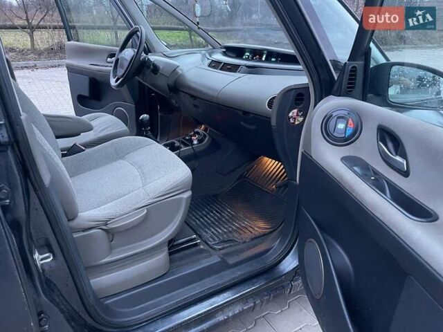 Серый Рено Эспейс, объемом двигателя 2.2 л и пробегом 280 тыс. км за 2999 $, фото 16 на Automoto.ua
