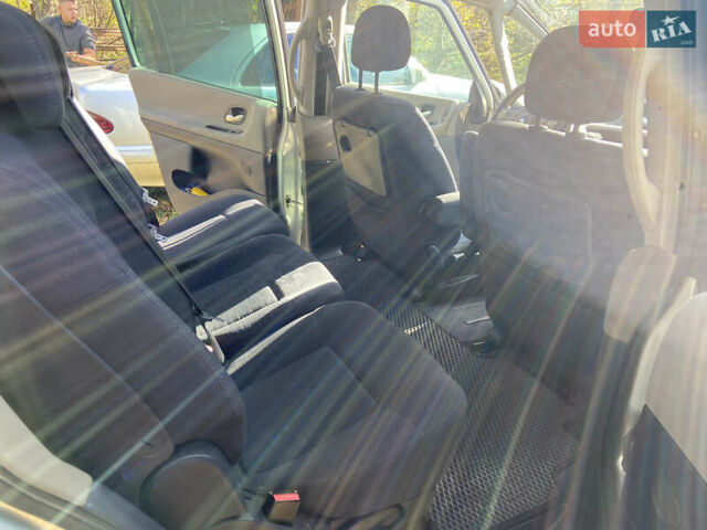 Рено Еспейс 2003 у Хмельницькому на Automoto.ua Сірий Рено Еспейс, об'ємом двигуна 2.19 л та пробігом 557 тис. км за 4500 $, фото 17 на Automoto.ua