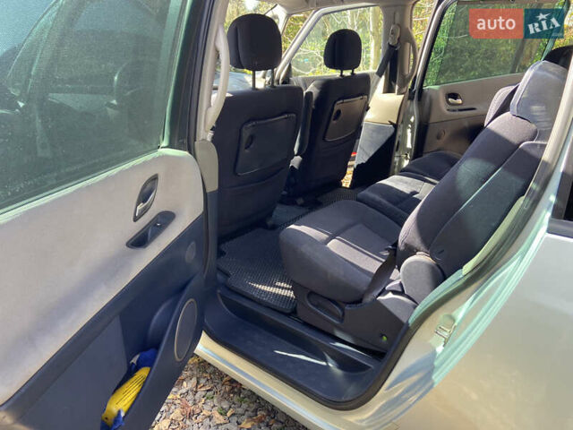 Рено Еспейс 2003 у Хмельницькому на Automoto.ua Сірий Рено Еспейс, об'ємом двигуна 2.19 л та пробігом 557 тис. км за 4500 $, фото 11 на Automoto.ua