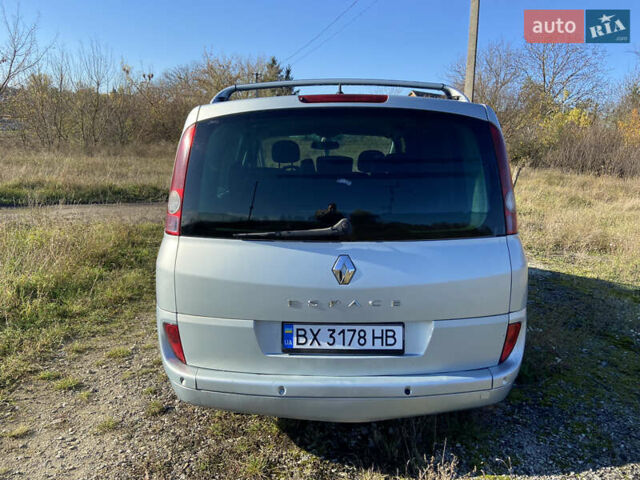 Рено Еспейс 2003 у Хмельницькому на Automoto.ua Сірий Рено Еспейс, об'ємом двигуна 2.19 л та пробігом 557 тис. км за 4500 $, фото 3 на Automoto.ua