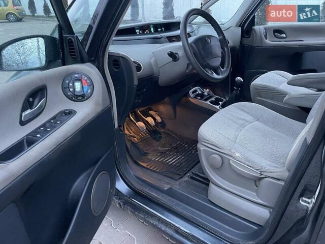 Серый Рено Эспейс, объемом двигателя 2.2 л и пробегом 280 тыс. км за 2999 $, фото 15 на Automoto.ua