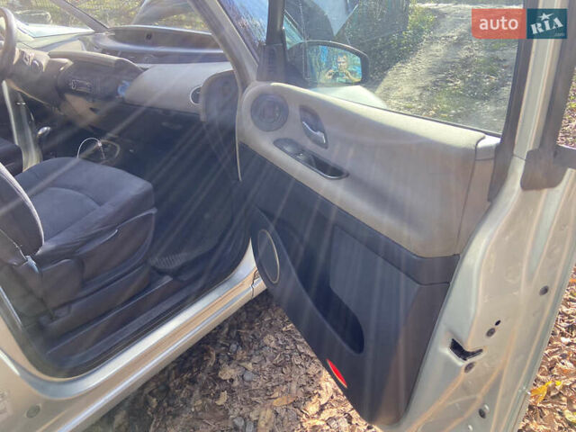 Рено Еспейс 2003 у Хмельницькому на Automoto.ua Сірий Рено Еспейс, об'ємом двигуна 2.19 л та пробігом 557 тис. км за 4500 $, фото 15 на Automoto.ua