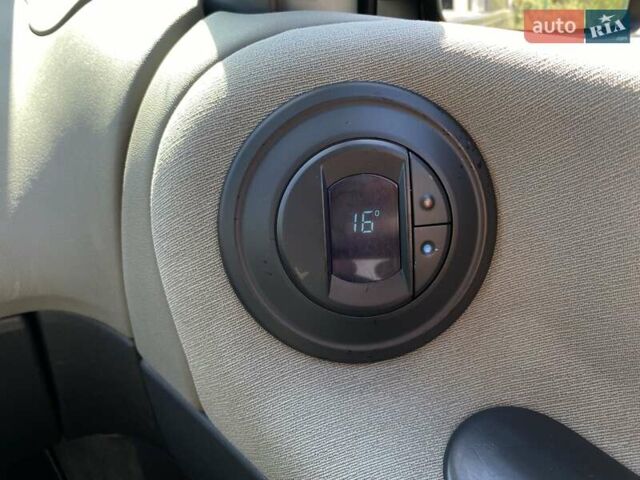 Серый Рено Эспейс, объемом двигателя 2 л и пробегом 187 тыс. км за 5499 $, фото 40 на Automoto.ua