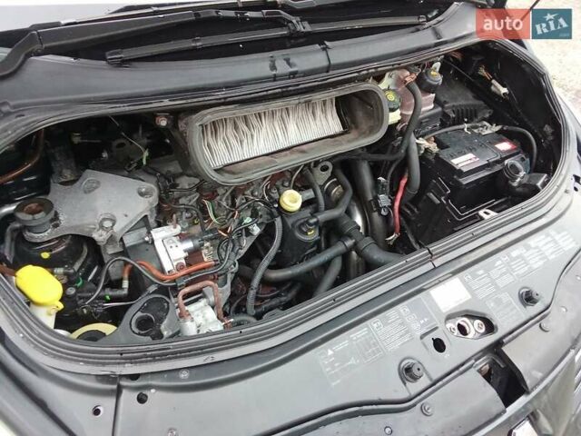 Серый Рено Эспейс, объемом двигателя 1.87 л и пробегом 242 тыс. км за 3999 $, фото 32 на Automoto.ua