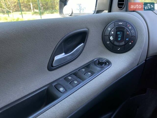 Серый Рено Эспейс, объемом двигателя 2 л и пробегом 187 тыс. км за 5499 $, фото 18 на Automoto.ua