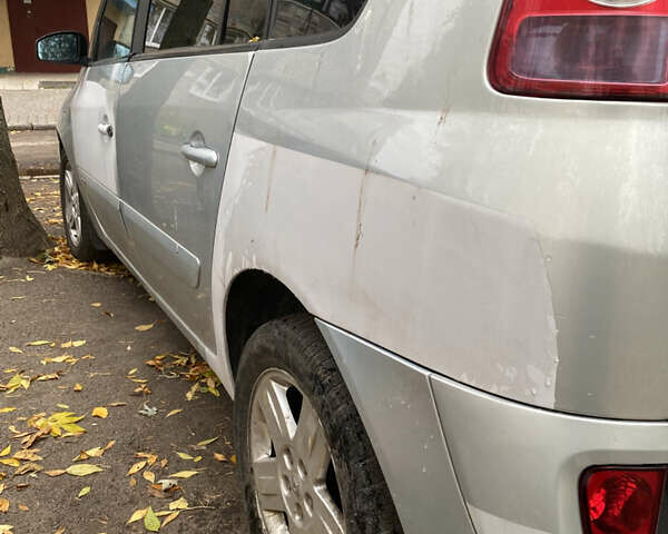 Рено Эспейс 2004 в Черкассах на Automoto.ua Серый Рено Эспейс, объемом двигателя 2 л и пробегом 555 тыс. км за 3100 $, фото 8 на Automoto.ua