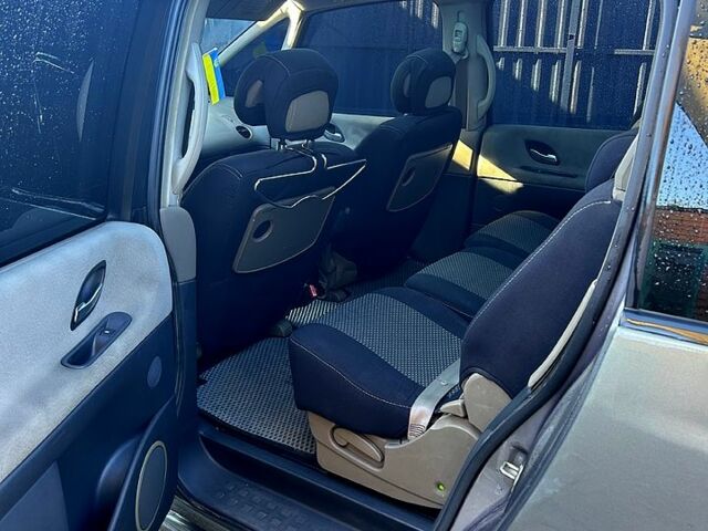 Рено Эспейс 2004 в Першотравенске на Automoto.ua Серый Рено Эспейс, объемом двигателя 1.9 л и пробегом 280 тыс. км за 3800 $, фото 4 на Automoto.ua