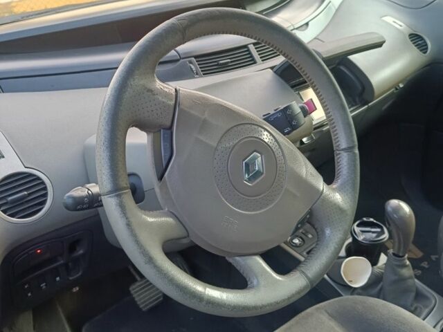 Серый Рено Эспейс, объемом двигателя 2.2 л и пробегом 300 тыс. км за 3000 $, фото 2 на Automoto.ua