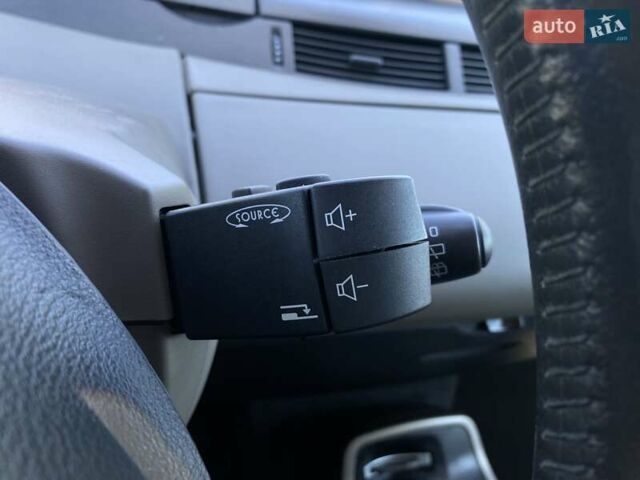 Серый Рено Эспейс, объемом двигателя 2 л и пробегом 187 тыс. км за 5499 $, фото 24 на Automoto.ua
