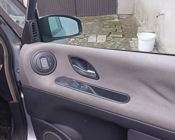 Серый Рено Эспейс, объемом двигателя 2.19 л и пробегом 360 тыс. км за 3700 $, фото 38 на Automoto.ua