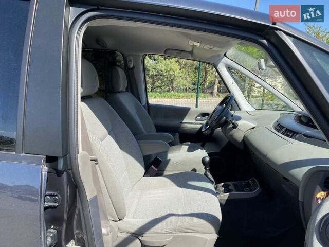 Серый Рено Эспейс, объемом двигателя 2 л и пробегом 187 тыс. км за 5499 $, фото 37 на Automoto.ua