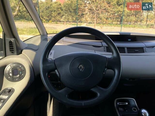 Серый Рено Эспейс, объемом двигателя 2 л и пробегом 187 тыс. км за 5499 $, фото 17 на Automoto.ua