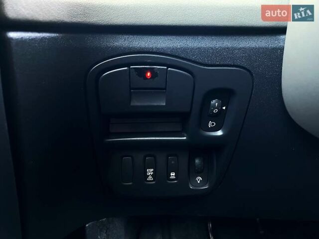 Серый Рено Эспейс, объемом двигателя 2 л и пробегом 187 тыс. км за 5499 $, фото 20 на Automoto.ua