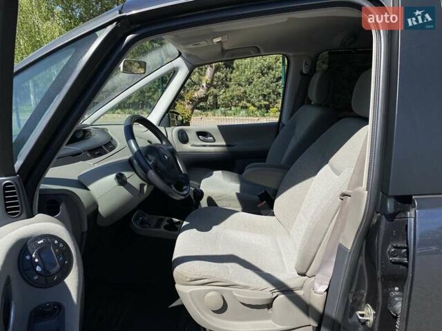 Серый Рено Эспейс, объемом двигателя 2 л и пробегом 187 тыс. км за 5499 $, фото 14 на Automoto.ua