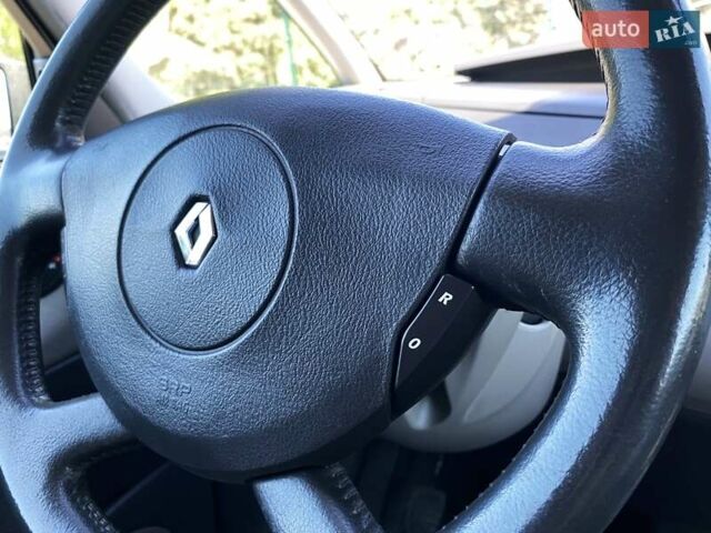 Серый Рено Эспейс, объемом двигателя 2 л и пробегом 187 тыс. км за 5499 $, фото 22 на Automoto.ua