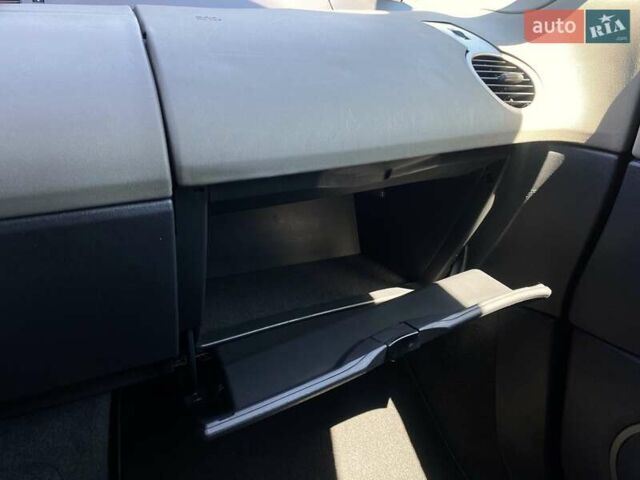 Серый Рено Эспейс, объемом двигателя 2 л и пробегом 187 тыс. км за 5499 $, фото 27 на Automoto.ua