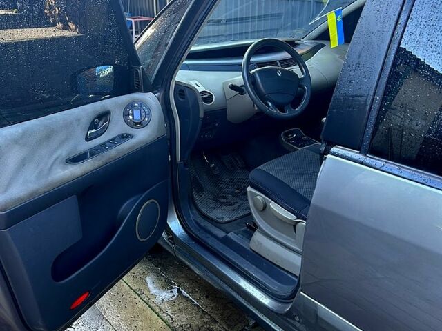 Рено Эспейс 2004 в Першотравенске на Automoto.ua Серый Рено Эспейс, объемом двигателя 1.9 л и пробегом 280 тыс. км за 3800 $, фото 3 на Automoto.ua