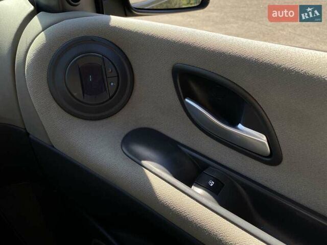 Серый Рено Эспейс, объемом двигателя 2 л и пробегом 187 тыс. км за 5499 $, фото 39 на Automoto.ua