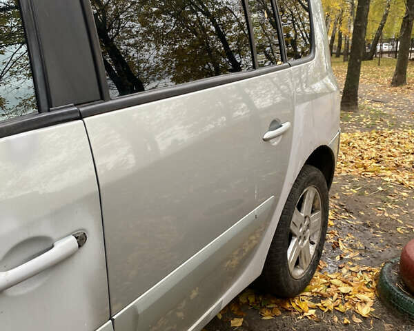 Рено Эспейс 2004 в Черкассах на Automoto.ua Серый Рено Эспейс, объемом двигателя 2 л и пробегом 555 тыс. км за 3100 $, фото 7 на Automoto.ua
