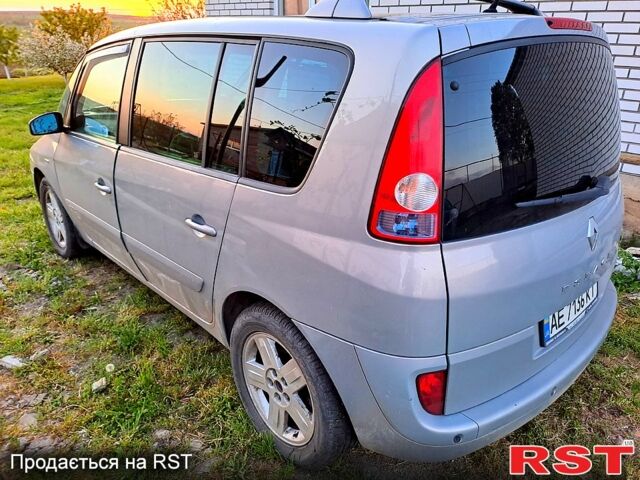 Серый Рено Эспейс, объемом двигателя 2.2 л и пробегом 149 тыс. км за 4660 $, фото 4 на Automoto.ua