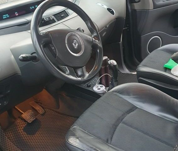 Сірий Рено Еспейс, об'ємом двигуна 2 л та пробігом 314 тис. км за 4750 $, фото 4 на Automoto.ua