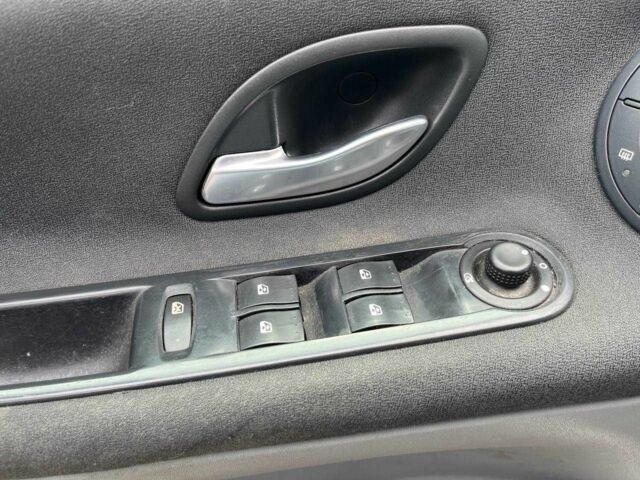 Серый Рено Эспейс, объемом двигателя 2 л и пробегом 204 тыс. км за 5790 $, фото 14 на Automoto.ua