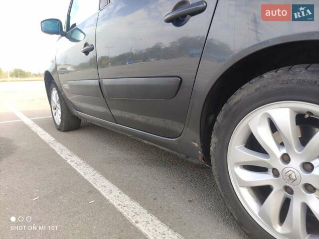 Рено Эспейс 2006 в Вольнянске на Automoto.ua Серый Рено Эспейс, объемом двигателя 2.19 л и пробегом 320 тыс. км за 5000 $, фото 15 на Automoto.ua