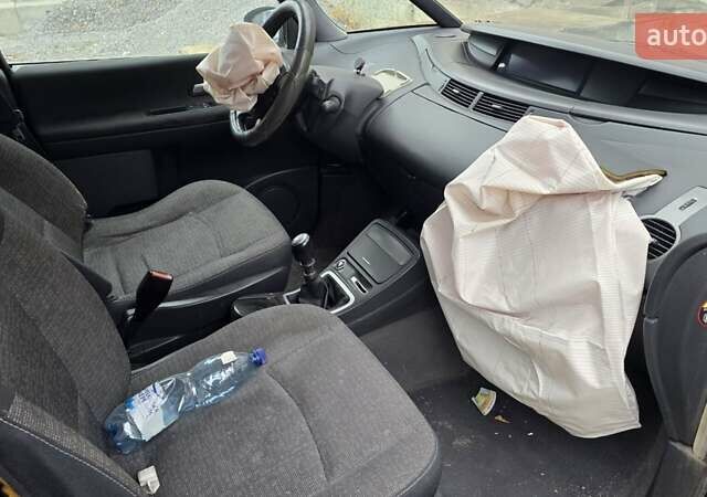 Серый Рено Эспейс, объемом двигателя 2 л и пробегом 250 тыс. км за 3200 $, фото 11 на Automoto.ua